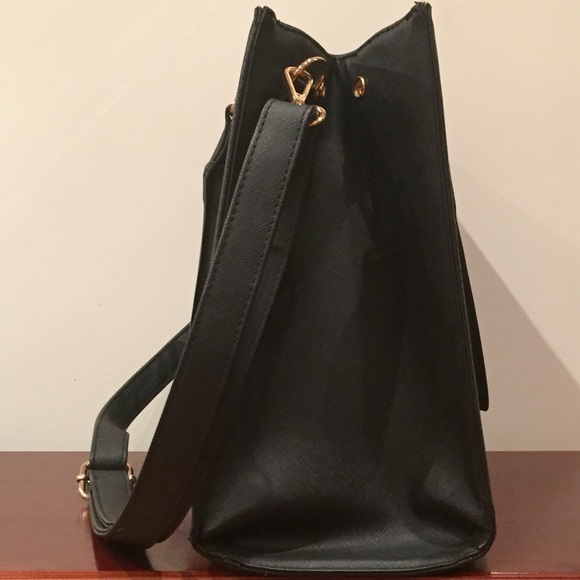 Black Expandable Satchel - Picture 3 of 6